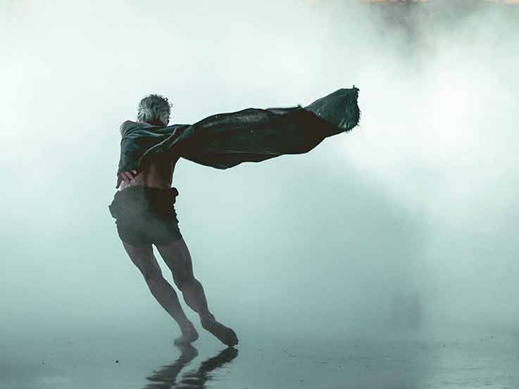 Approccio e stile di Carolyn Carlson nella danza moderna